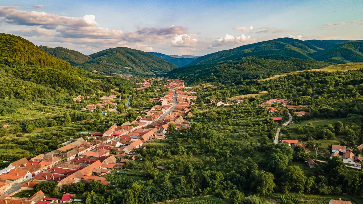 https://www.travlocals.com/uploads/0006/6143/2025/01/13/cazare-transilvania-9.webp